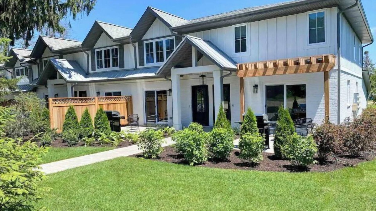 Williams Bay House | Walk to lake, restaurants and more!