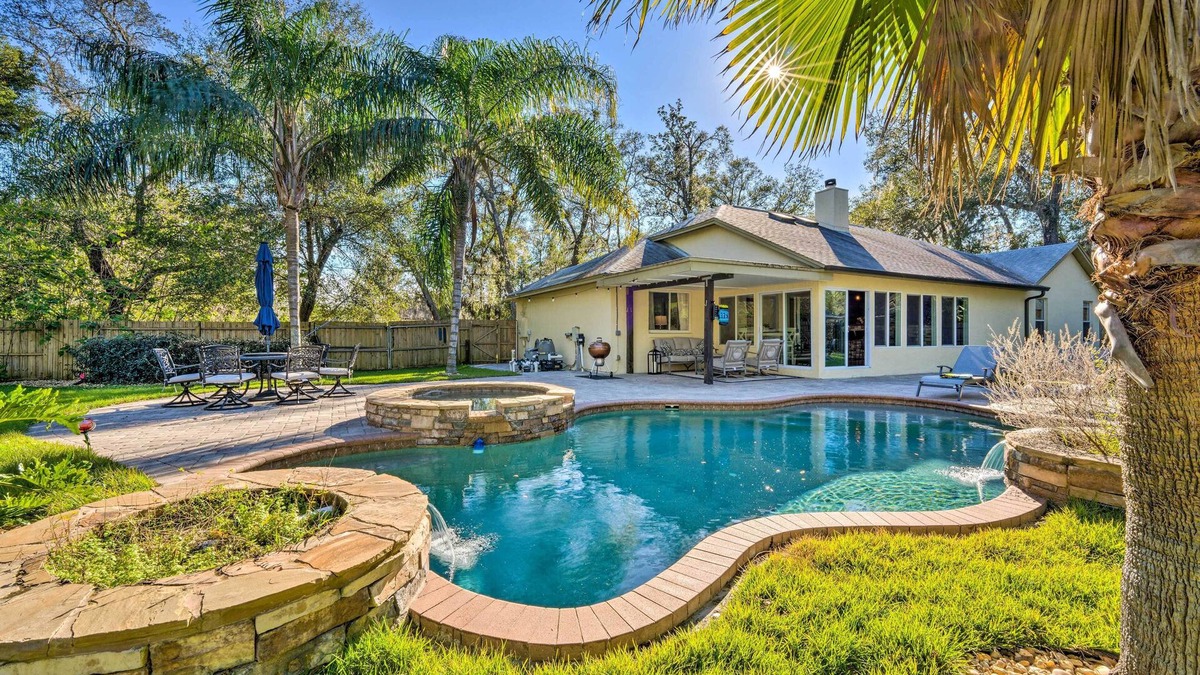 Lake Mary Villa | Walk to Lake: Stunning Central Florida Home!