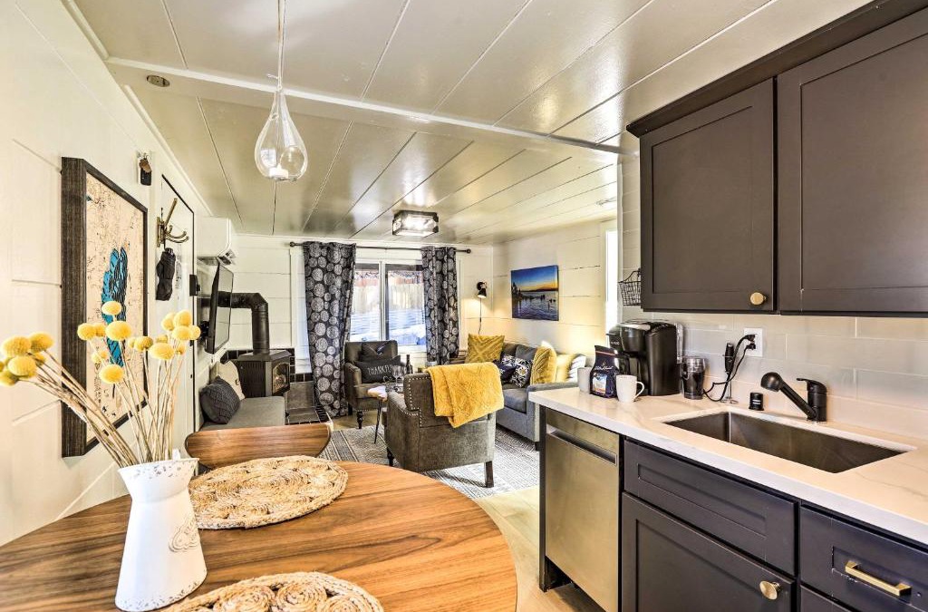 Lincoln Park House | Walk to Lake Tahoe Cozy Zephyr Cove Cabin!