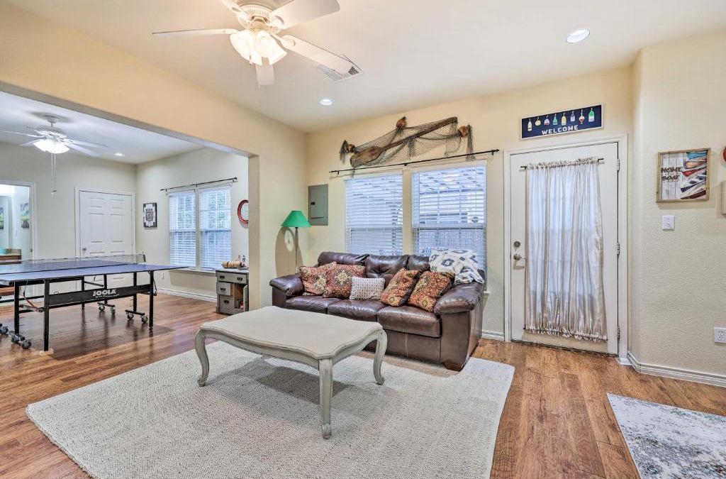 Afton House | Walk to Lake Townhome with Hot Tub in Afton!