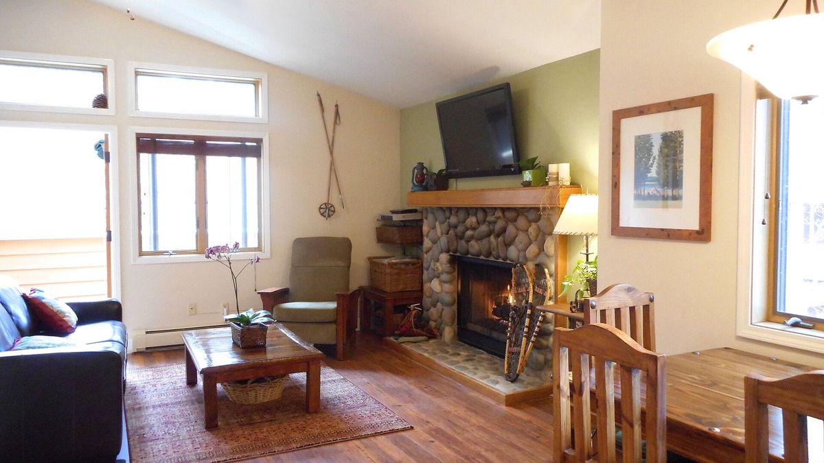Incline Village Condo | Walk To Lake! Upgraded Sunny, And Quiet Upper McCloud One 1 Bedroom