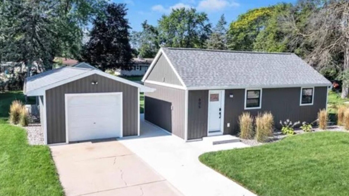 Ashwaubenon House | Walk to Lambeau, Heat & A/C