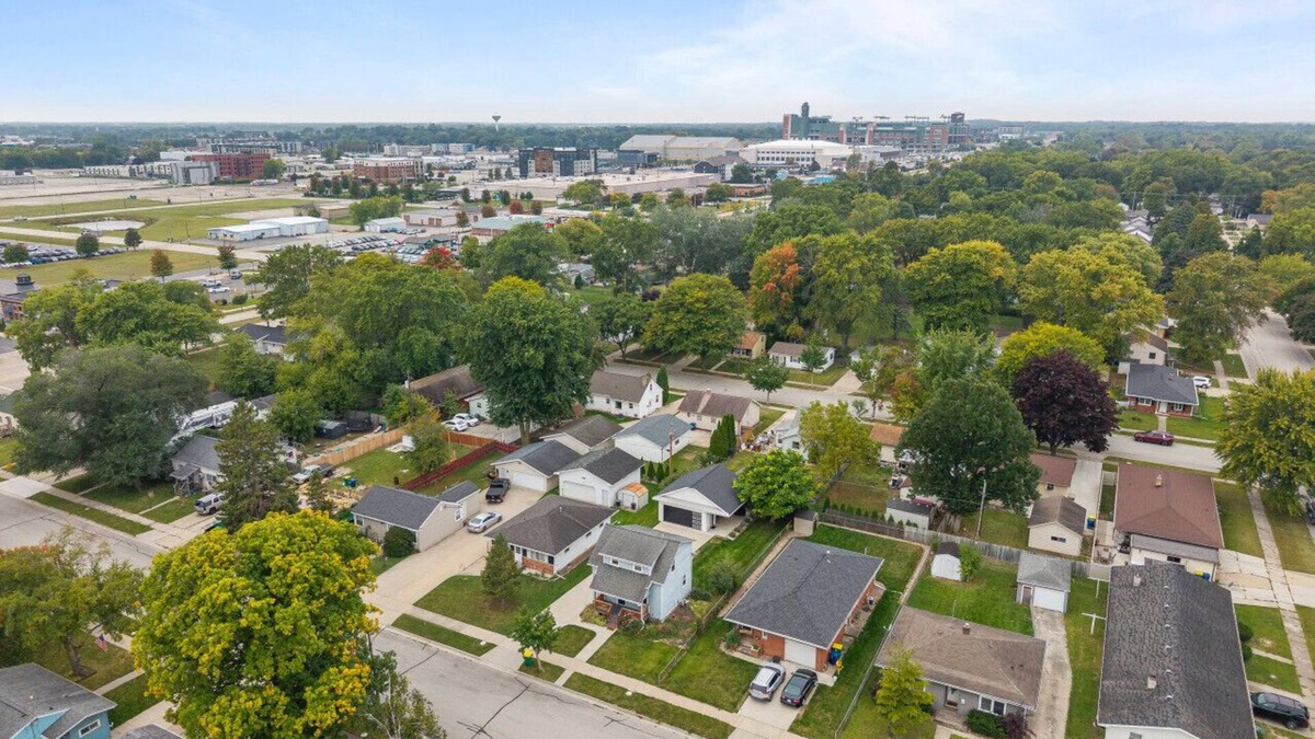Ashwaubenon Apartment | Walk to Lambeau! Sleeps 10!