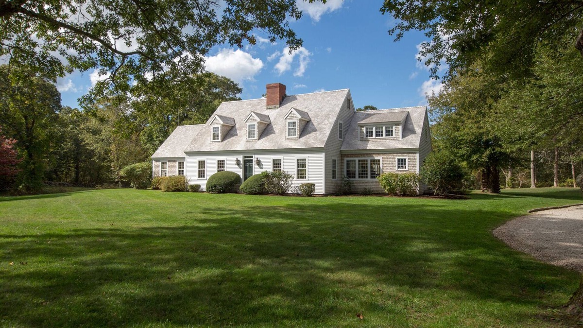 Vineyard Haven House | Walk to Lambert's Cove Beach. Pastoral setting. Elegant farmhouse & guest house.