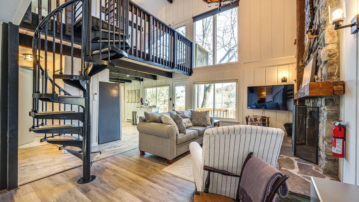 Fairfield House | Walk to Liberty Mountain: Lake-View Ski Retreat!