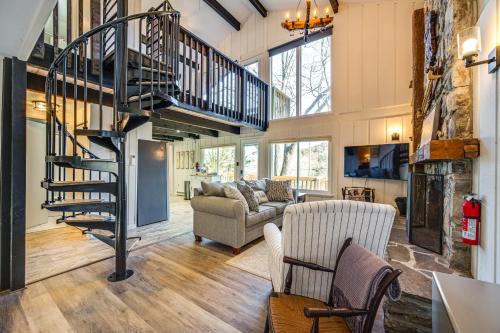 Fairfield House | Walk to Liberty Mountain Lake-View Ski Retreat!