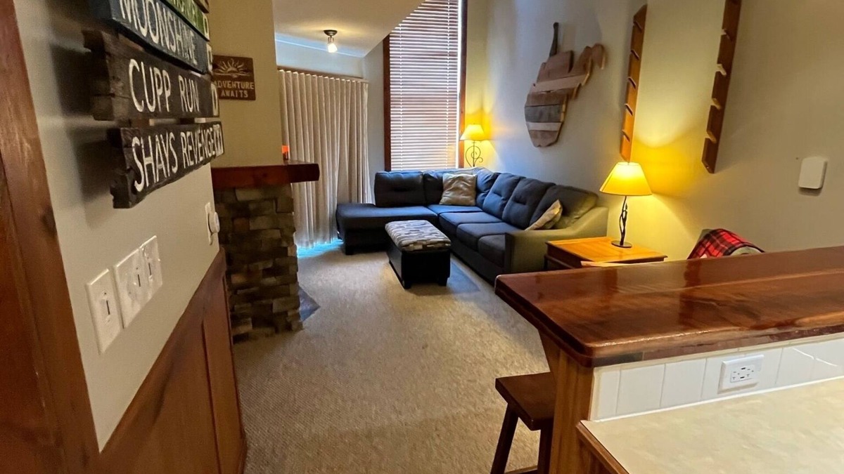 Snowshoe Condo | Walk to lifts-1bdrm w/hot tub & amazing sunsets from top floor of Rimfire Lodge