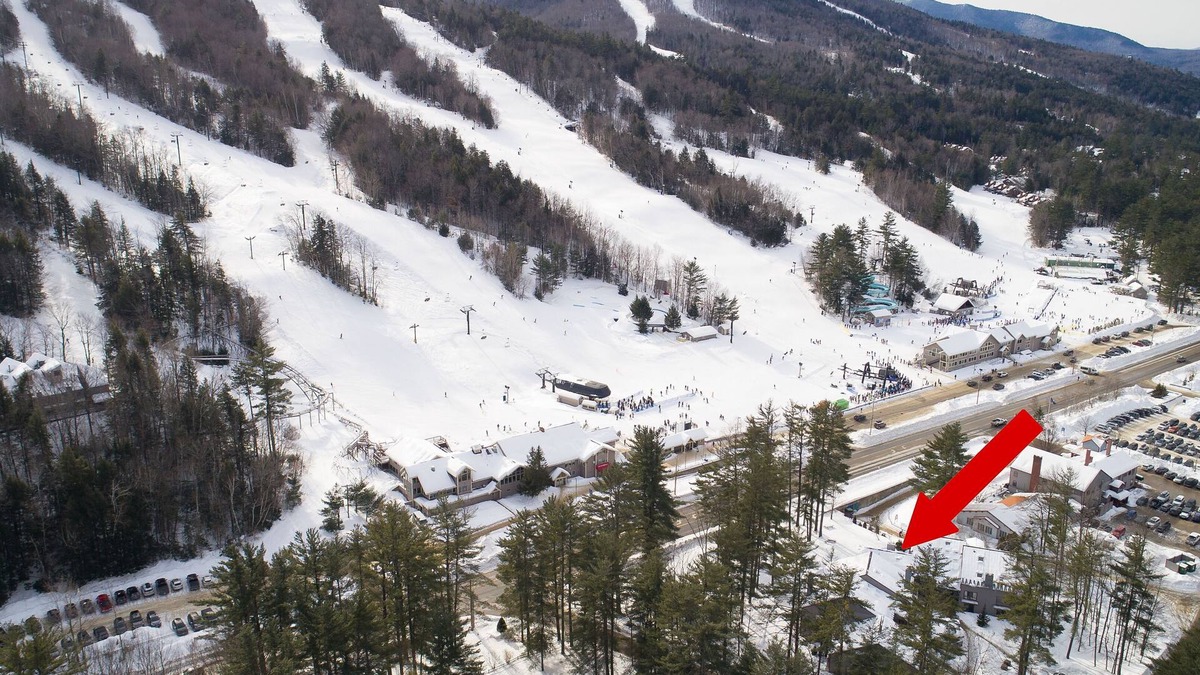 Bartlett House | Walk to Lifts! 3 bed 3 bath Stunning End Unit with views @ base of Attitash.