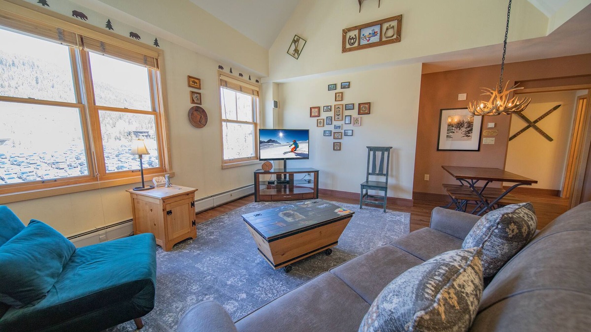 River Run Condo | Walk to Lifts, Dining, Shops. Perfect Ski Condo!