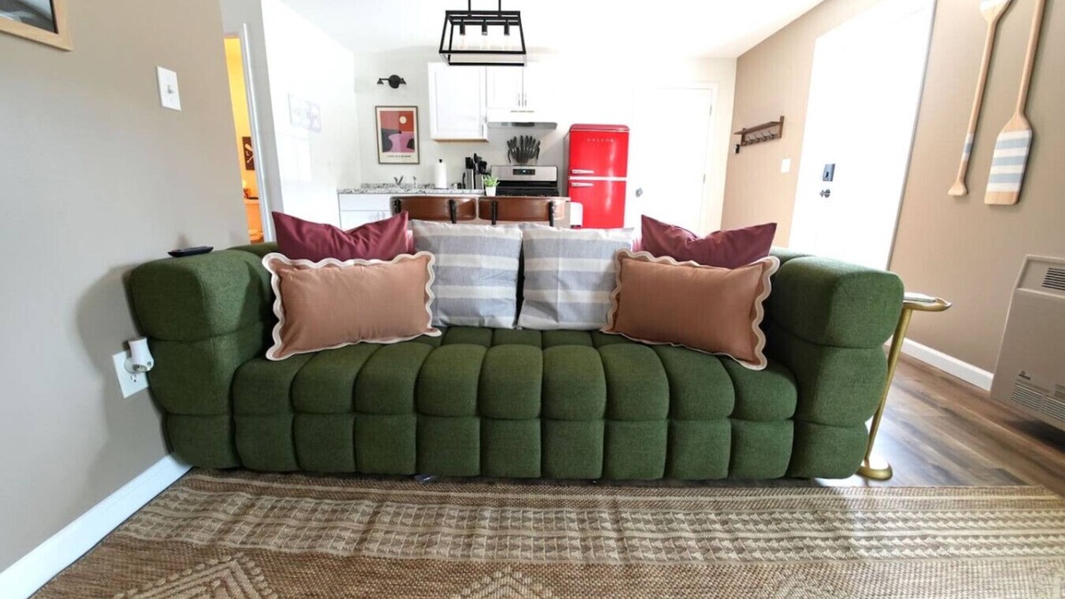 St Ignace House | Walk to Mackinac Ferry Sleeps 16 6BR Retreat