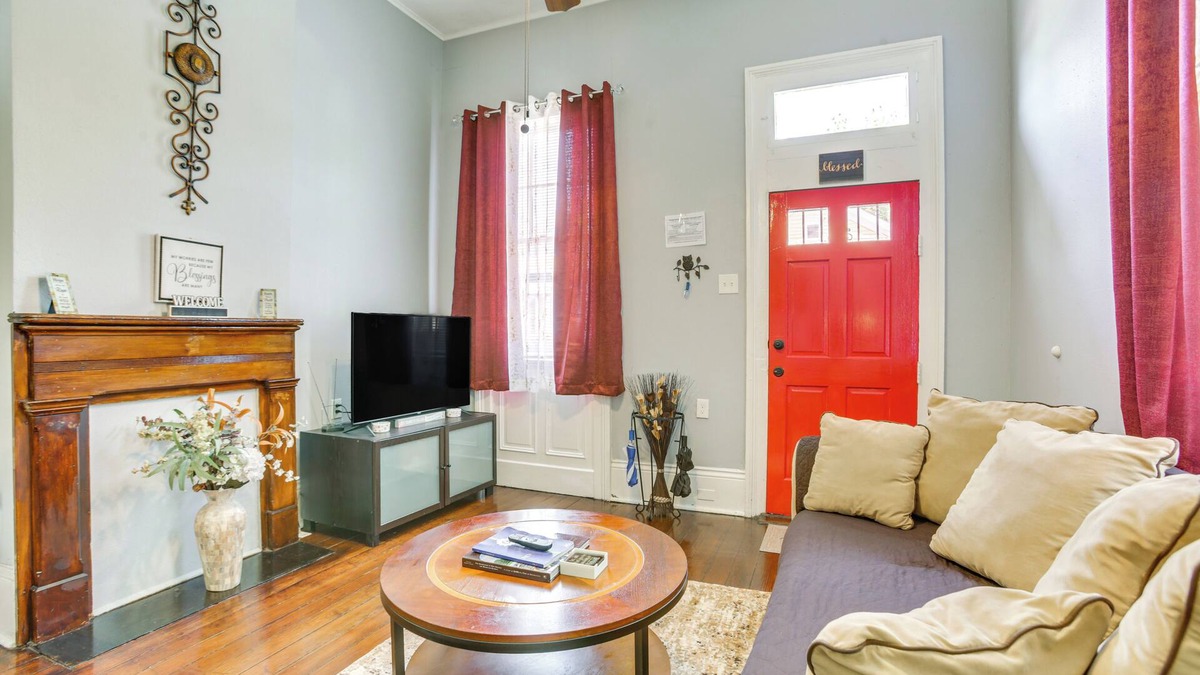 Faubourg Delachaise House | Walk to Magazine St: NOLA House in Irish Channel!