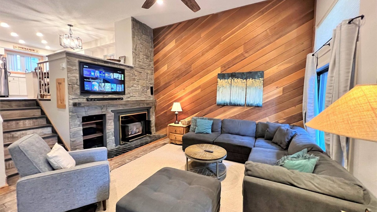 Four O'Clock Ski Chalet | Walk to Main St. Breck Snowflake Lift Pool+Hot tubs