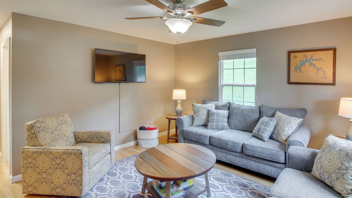 Byrdstown House | Walk to Main St: Inviting Byrdstown Home w/Yard!