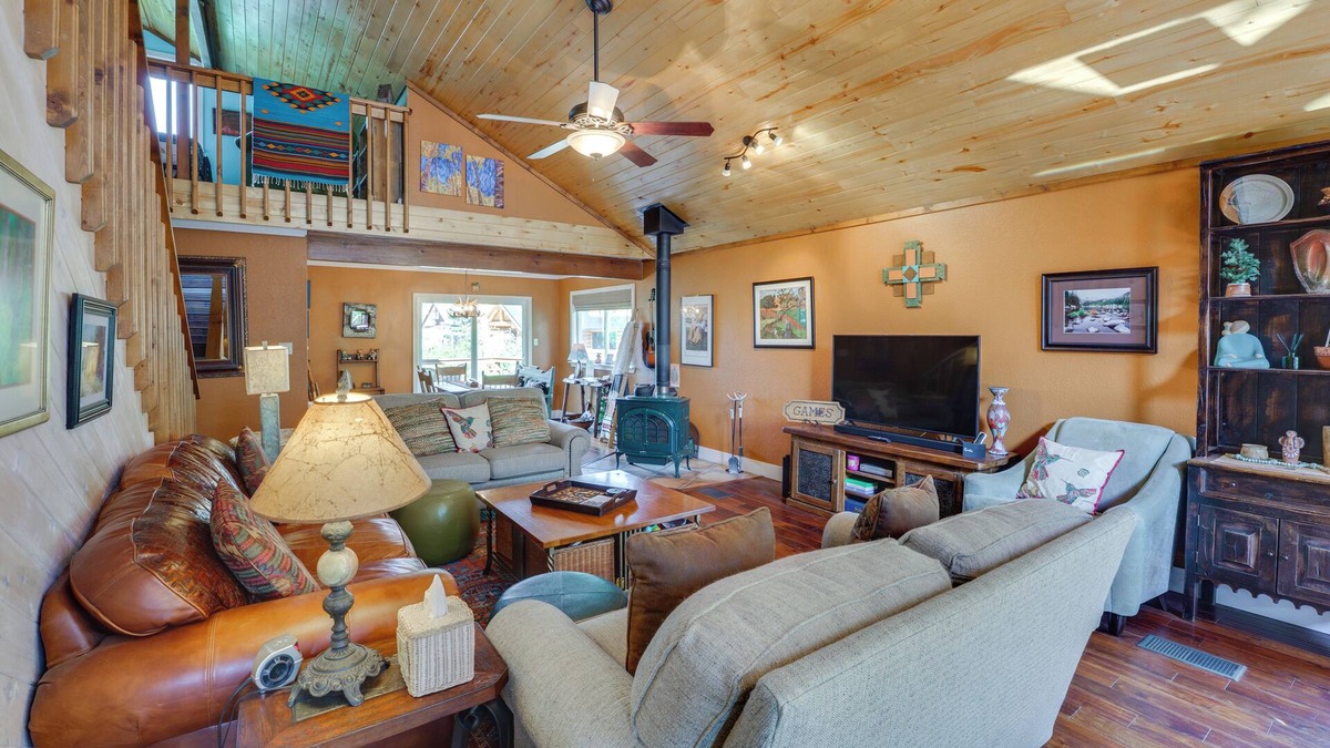 Questa House | Walk to Main St: 'Mountain Creek Home' w/GAMEROOM