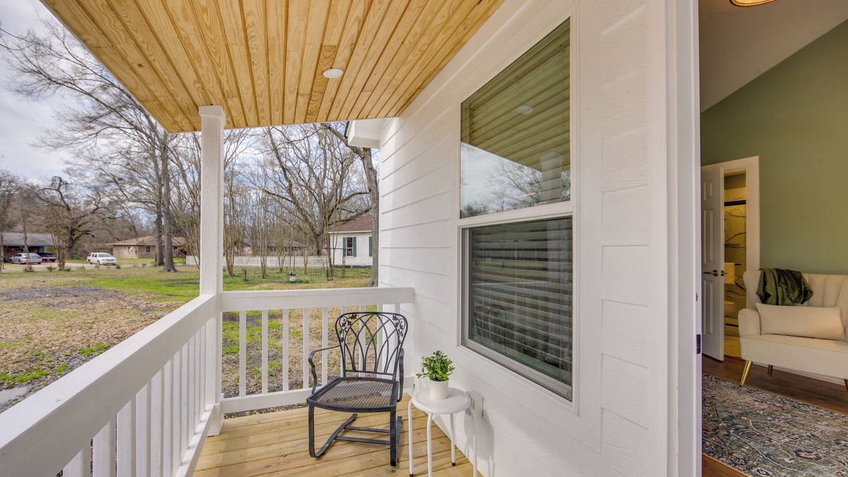 Jefferson Cottage | Walk to Museums: Art Deco Cottage in Jefferson