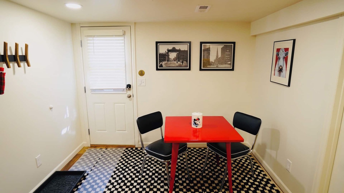 City Park West Apartment | Walk to Music, Cafe, Bars, Food & Hospital in Central Denver. Turo + 420 ok!