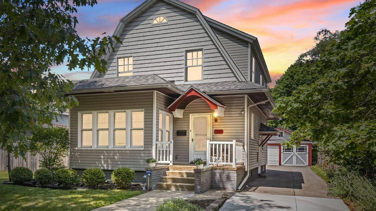 Harters Heights House | Walk to ND and Eddy Street, ProCleaned * Comfy * Updated
