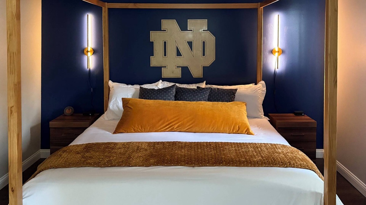 Roseland House | Walk to ND/SMC - Redesigned Condo Sleeps 10