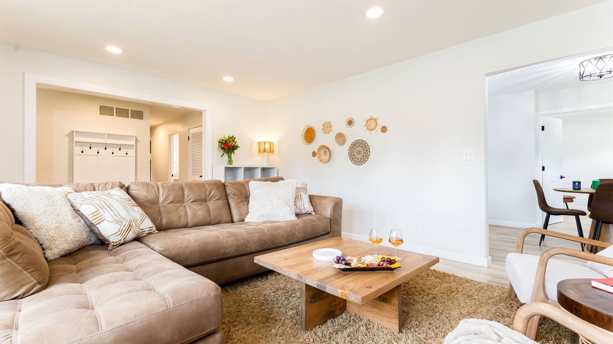 Northeast South Bend House | Walk to ND Stadium Su