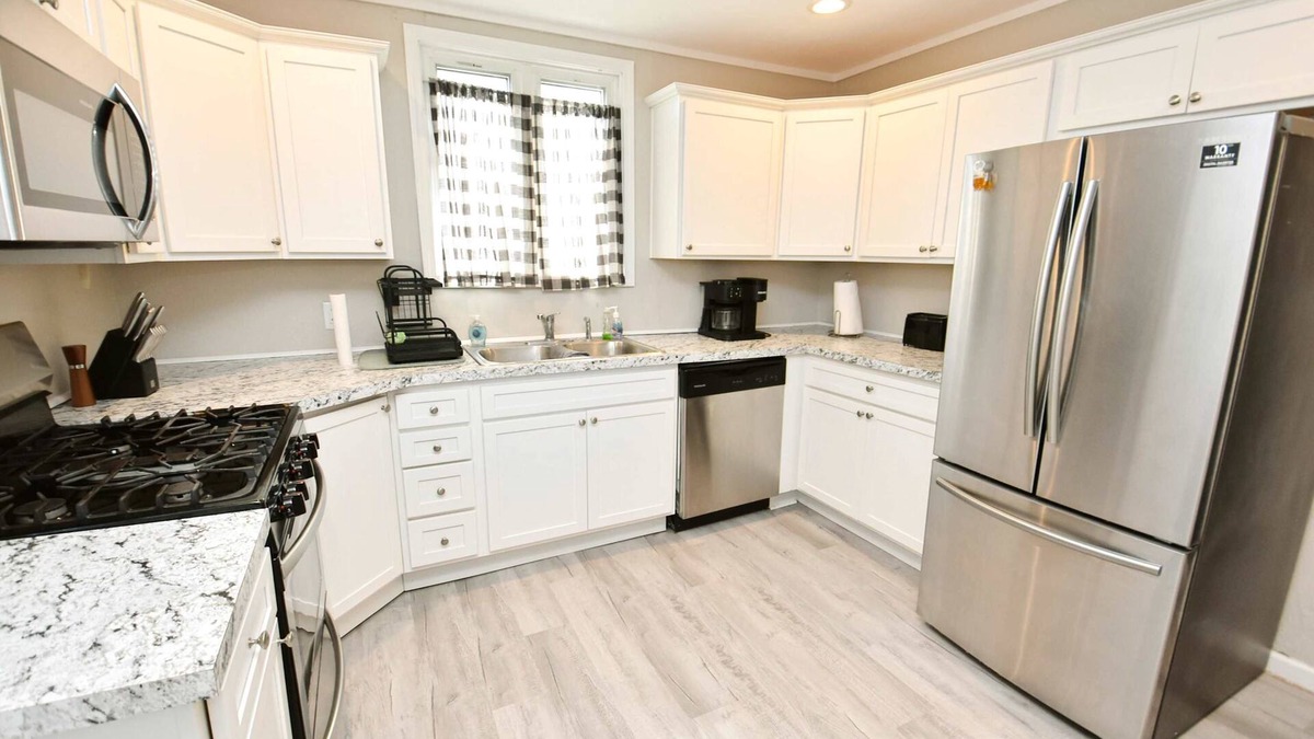 Harters Heights House | Walk to Notre Dame! 3 bedroom 1.5 bath home (717)