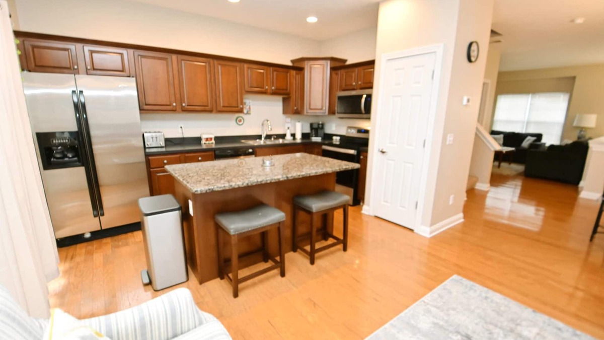 Roseland House | Walk to Notre Dame! Spacious 3BR Townhome w/Garage & Family-Friendly Amenities(