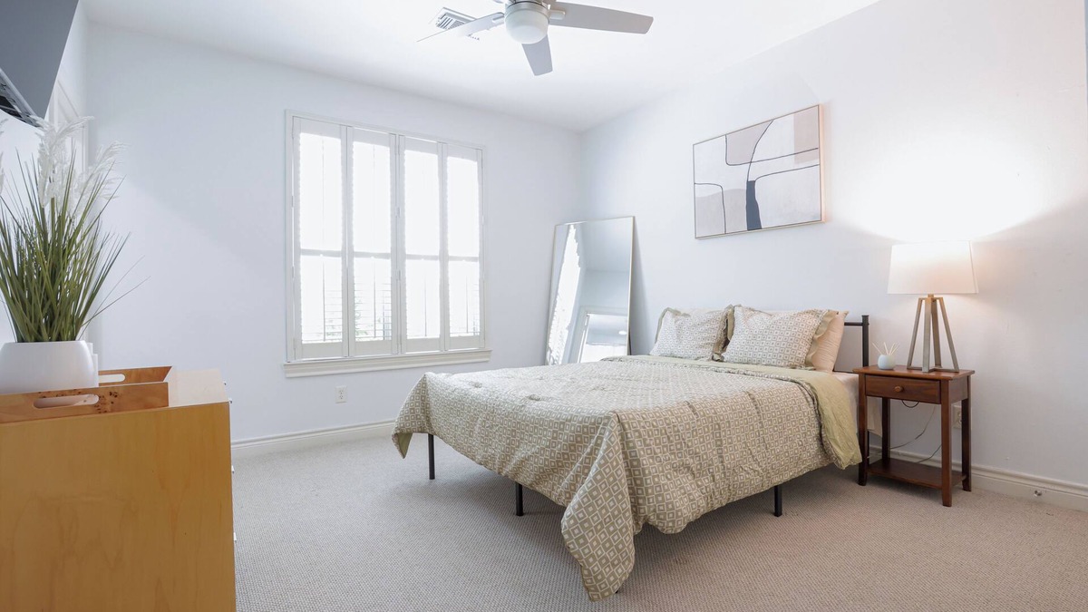 Astrodome House | Walk to NRG Stadium, 3BR/3Bath.nElegance, Class, and Comfort Await You!