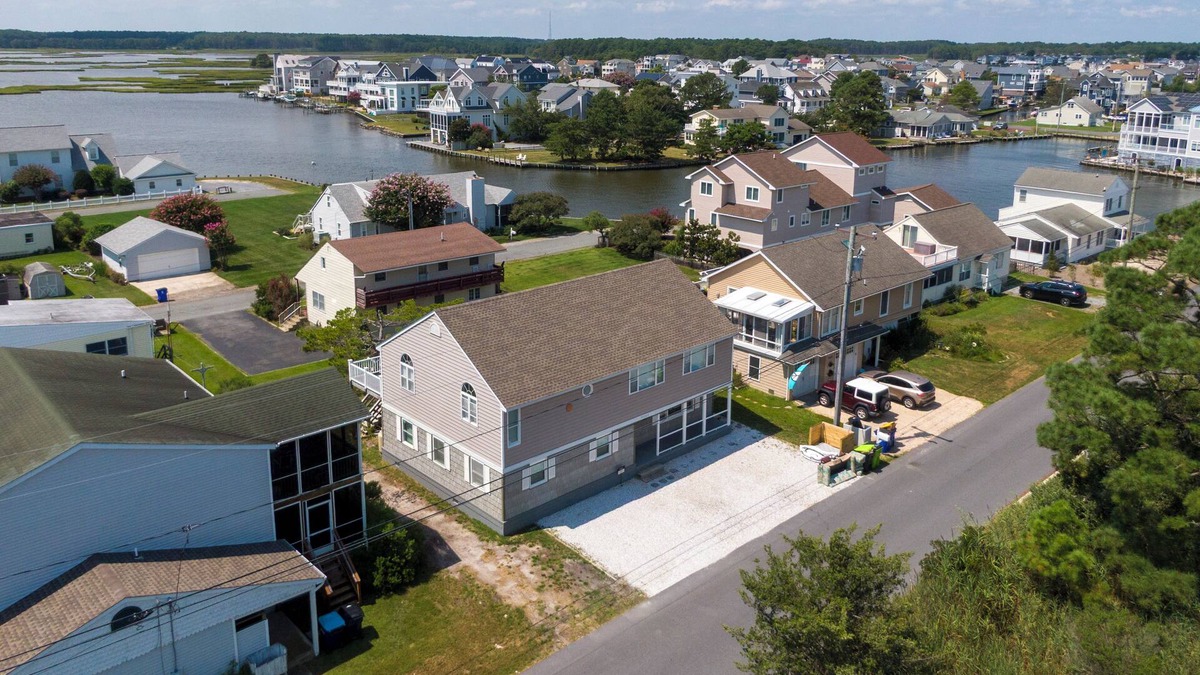 Bethany Beach House | WALK TO OCEAN/BEACH -5 BR BEACH RETREAT IN SOUTH BETHANY- 35205 Hassell Ave