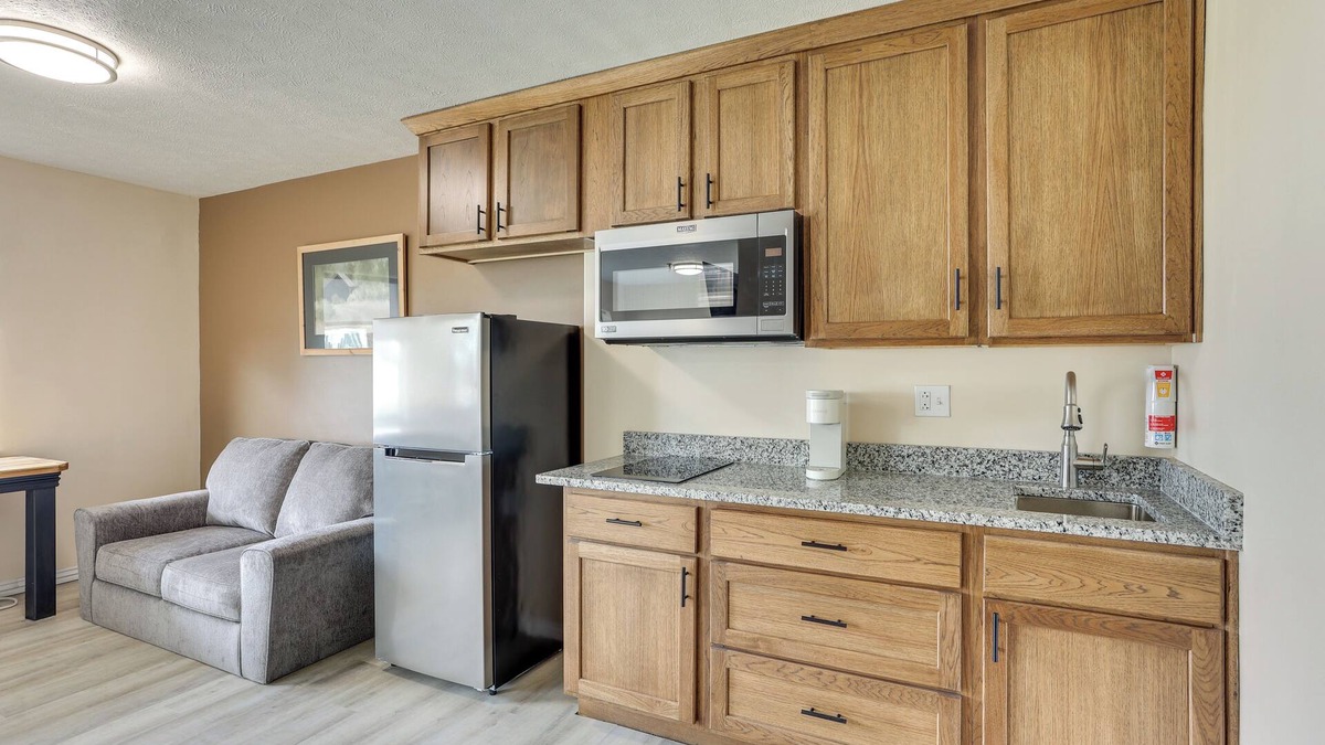 Oakland City Apartment | Walk to Ocu, Golf: Updated Oakland City Studio!