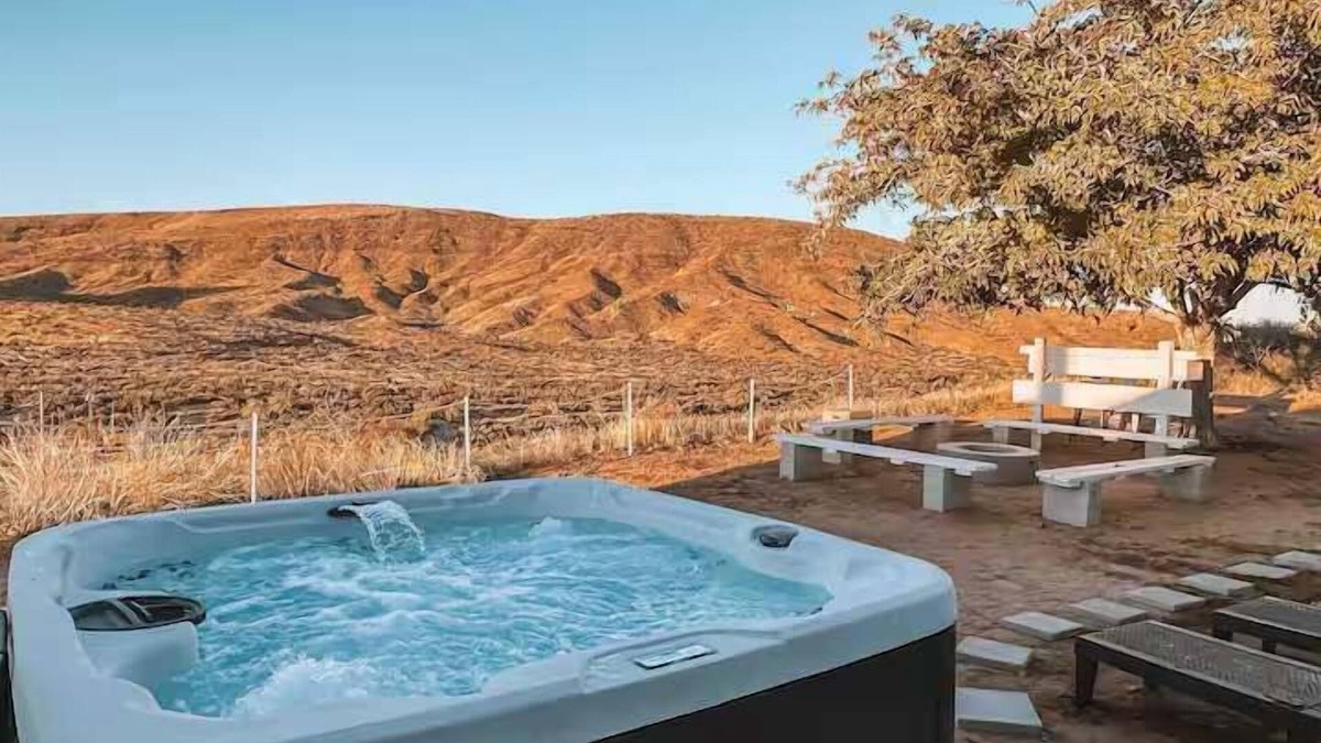 Pioneertown House | Walk to Pappys, Mountain Views, Hot Tub, Soaking Pool · Cosmic Cowboy