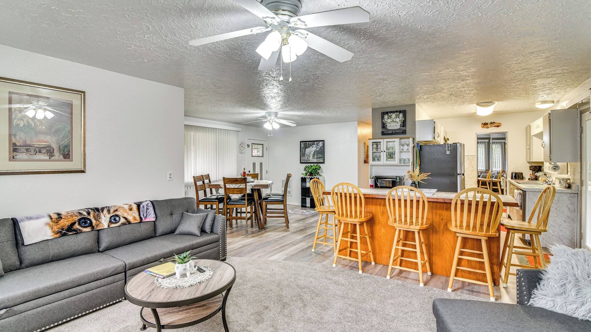 West Side Highway House | Walk to Park & Cowlitz River: Home w/Large Yard!