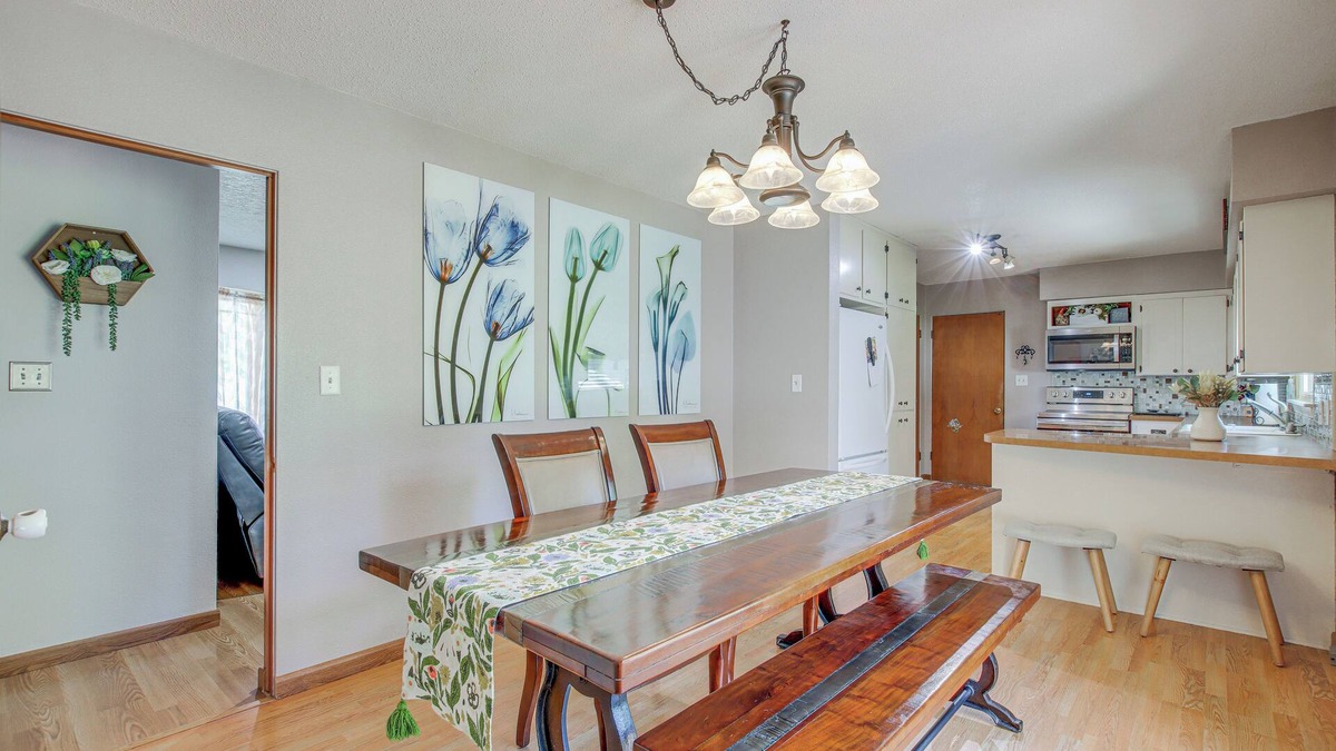 Waterloo House | Walk to Park: Waterloo Home w/Furnished Deck