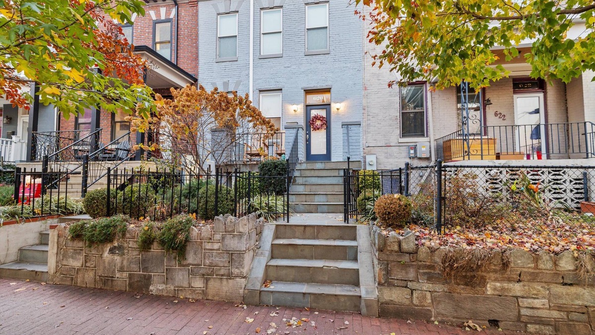 Stanton Park Apartment | Walk to Parks, Restaurants, Monuments & More!