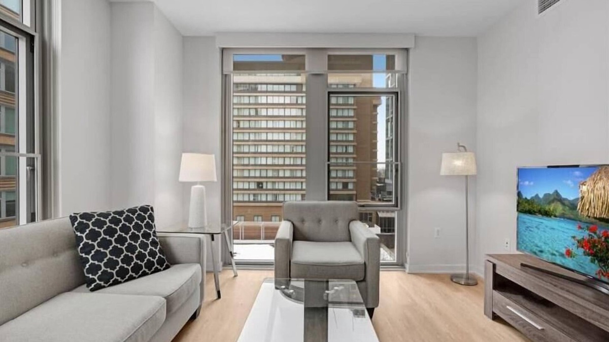 Crystal City Apartment | Walk to Pentagon Center | 2BR w/Pool, Grill & Gym | Crystal City