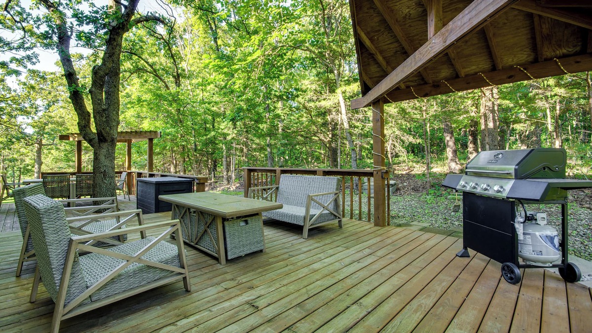 Flemington House | Walk to Pomme de Terre Lake: Pet-Friendly Escape