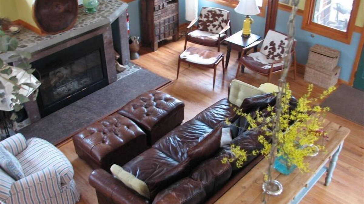New Buffalo Cottage | Walk to Private Beach, Great screened porch, Chefs kitchen, Open beam design