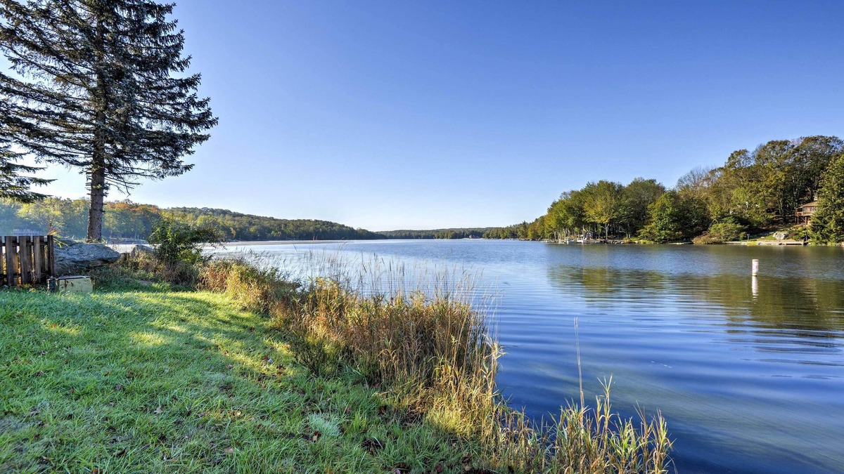 Hamlin House | Walk to Roaming Woods Lake: Home w/Fire Pit!