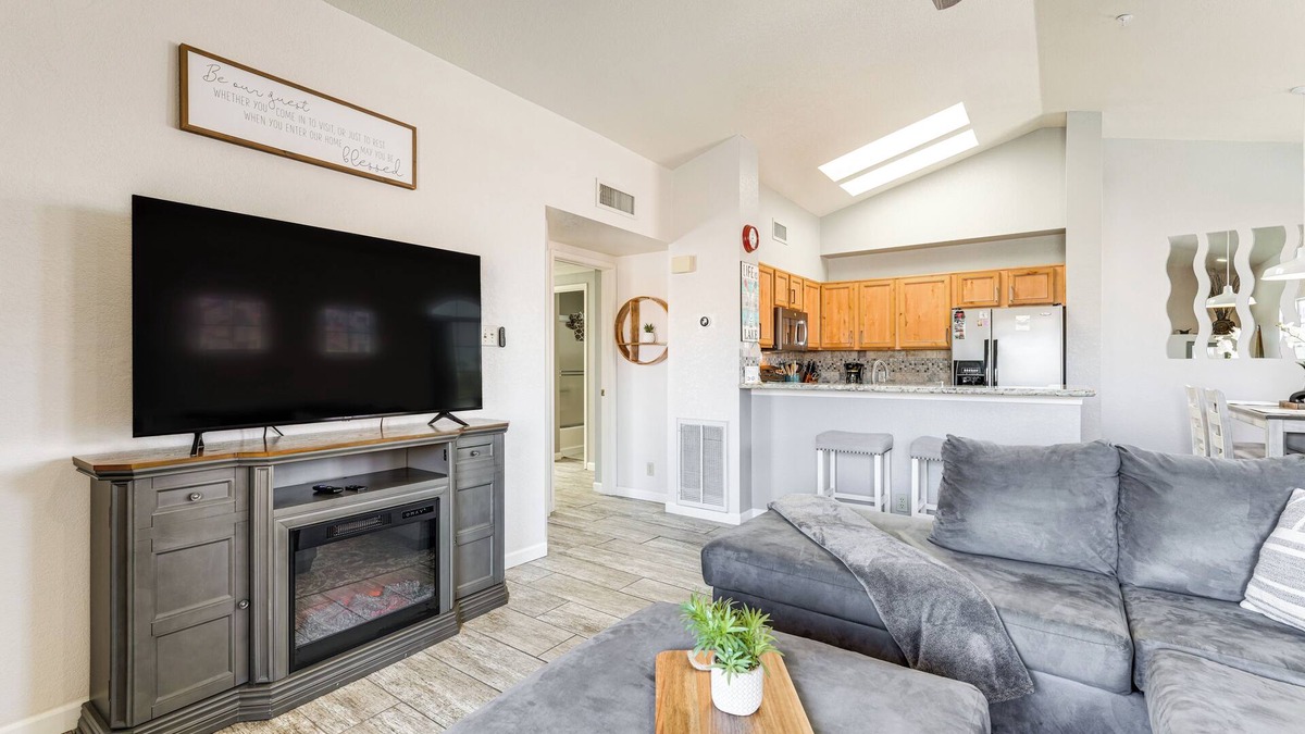 Lake Havasu City Condo | Walk to Rotary Park: Lake Havasu City Condo
