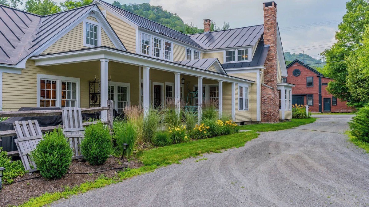 South Pomfret House | Walk to S6! Pool Table/Fireplace | Saskadena Lodge
