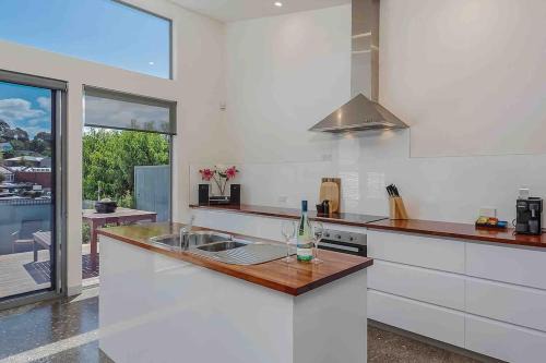 Hobart Central Business District House | Walk to Salamanca, Queens Cottage LUX 3bdm Queens Cottage