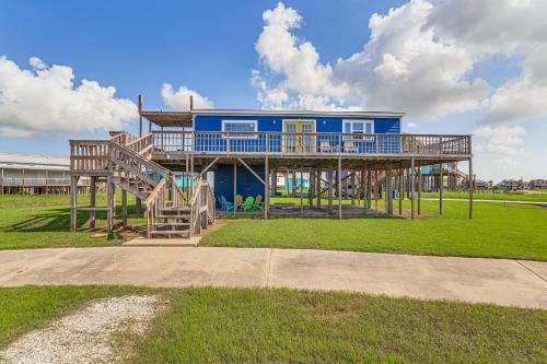 Surfside Beach House | Walk to Sand Surfside Beach Getaway with Deck