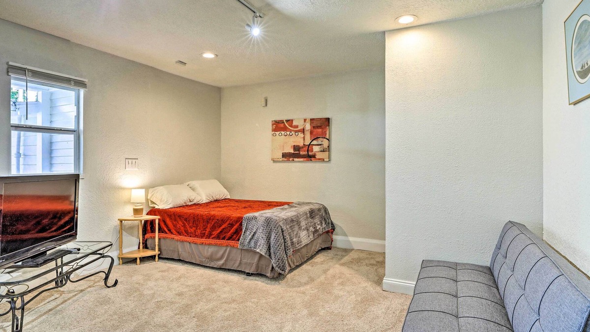 Haines City Apartment | Walk to Shopping & Dining: Haines City Studio!