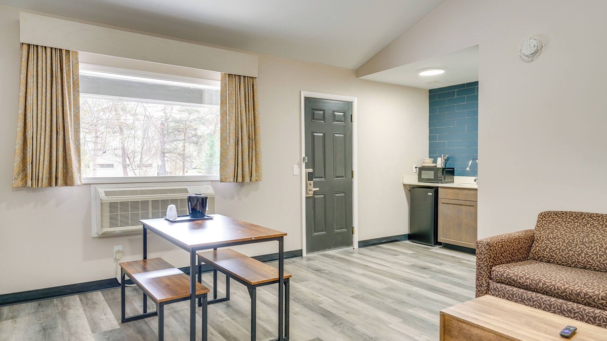 Port Huron Apartment | Walk to Shopping & Dining: Port Huron Studio