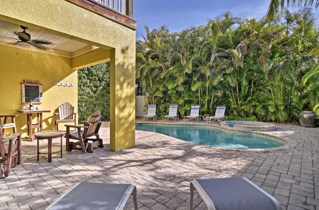Holmes Beach House | Walk to Shore Holmes Beach Home with Pool and Hot Tub