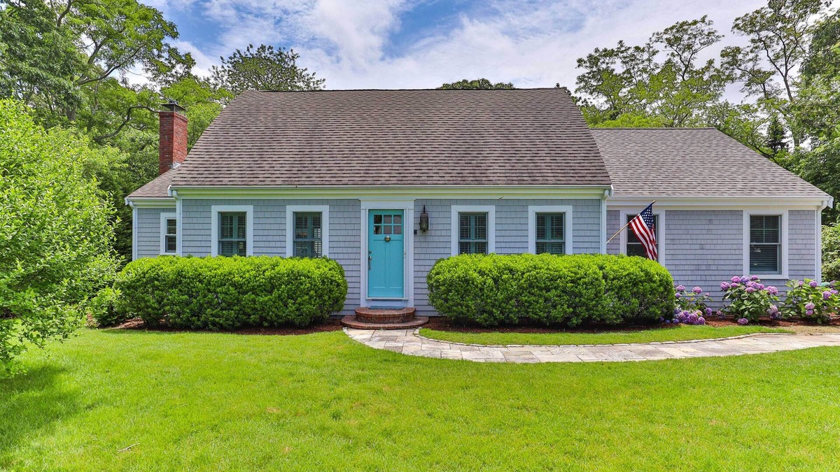 Orleans House | Walk to Skaket Beach: Charming Cottage w/Deck