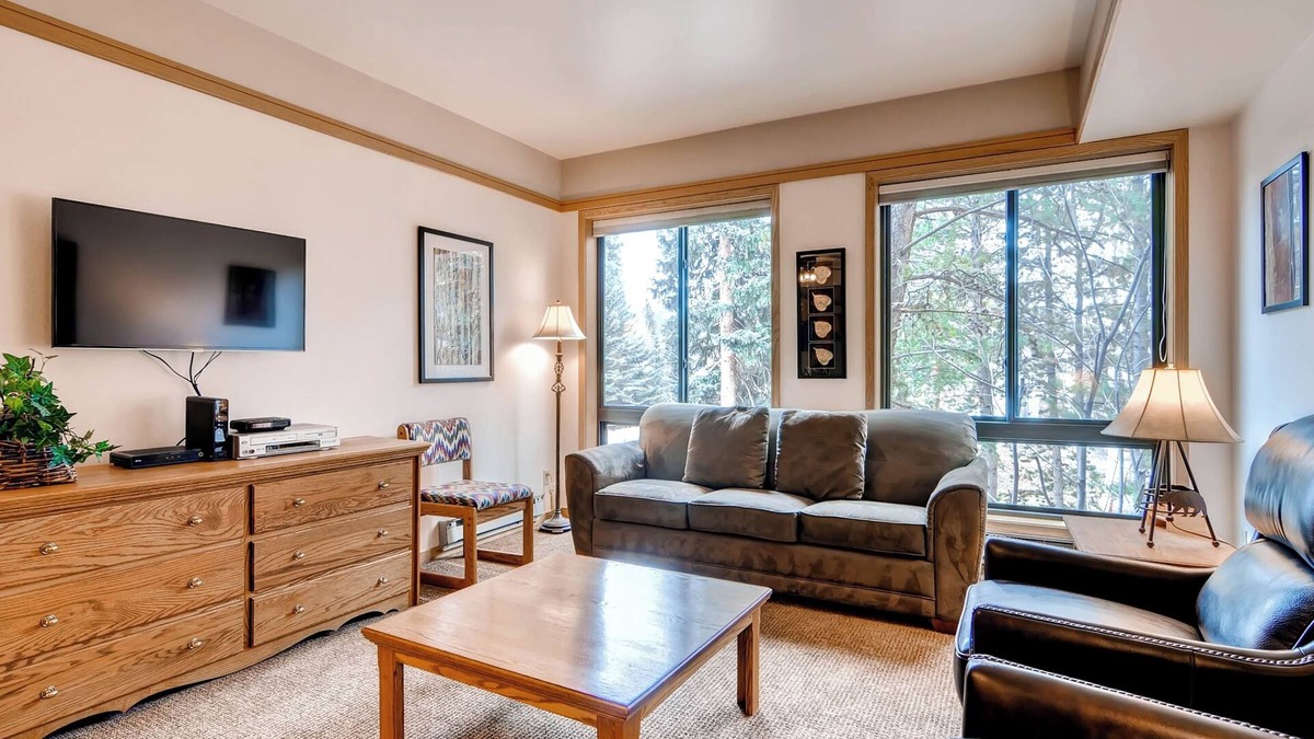 Mountain House Condo | Walk to slopes! Value Studio Condo by RedAwning
