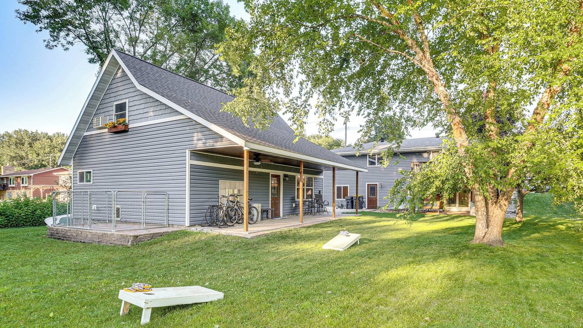 Mankato House | Walk to Spring Lake w/Waterpark: Family Retreat!