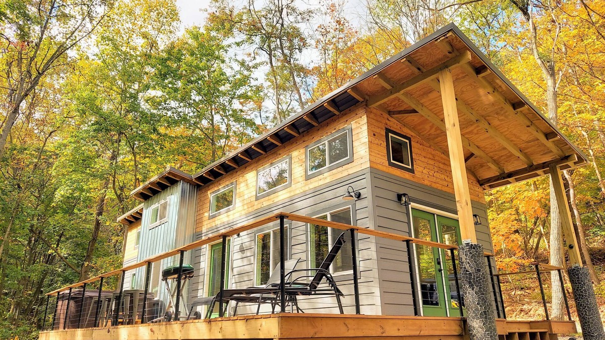 Chillicothe Cabin | Walk to State Park trails! Modern cabin surrounded by woods + hot tub + firepit