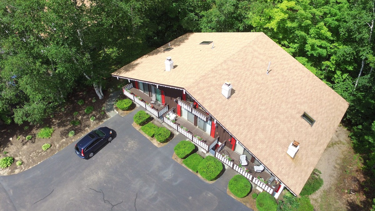 Bartlett Condo | Walk to Story Land! Updated Condo! Great Location! WiFi-TV-AC and Pool!