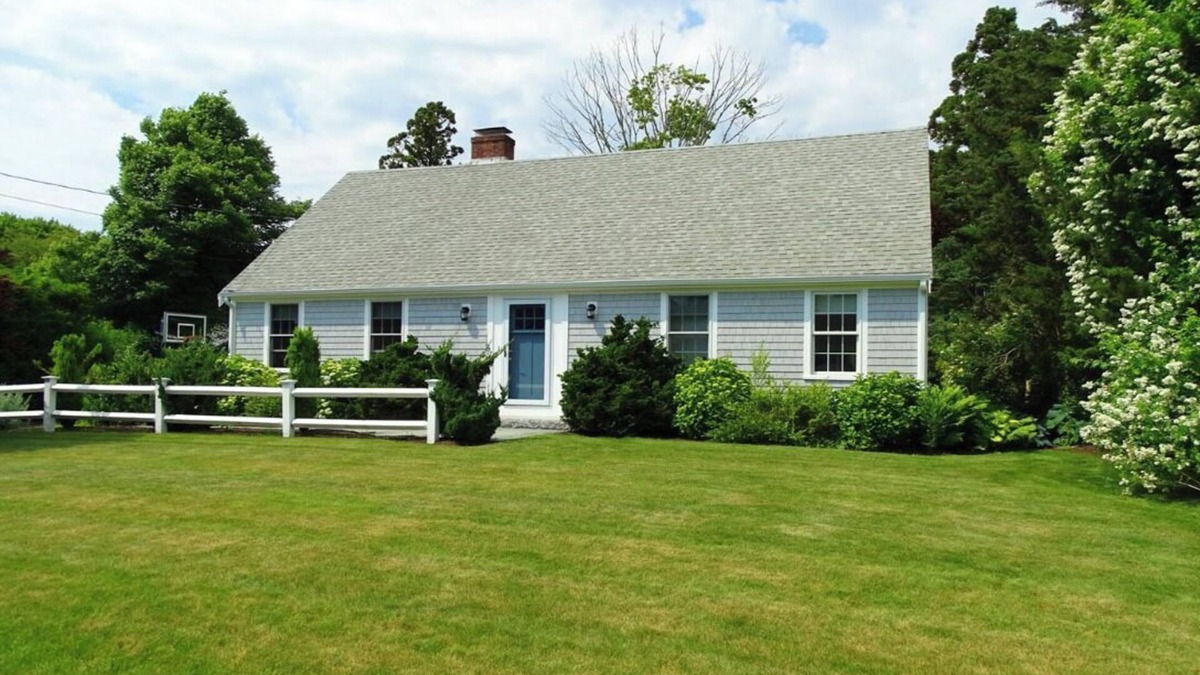 Falmouth House | WALK TO SURF DR. BEACH + DOWNTOWN FALMOUTH!
