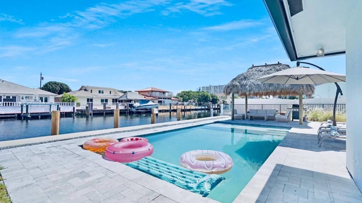 Bermuda Riviera House | Walk to the Beach! Managed by BNR Vacation Rentals